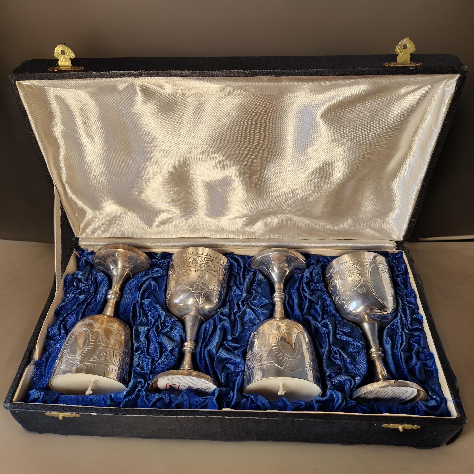 Bestsellers Collection in Silver Goblets-0