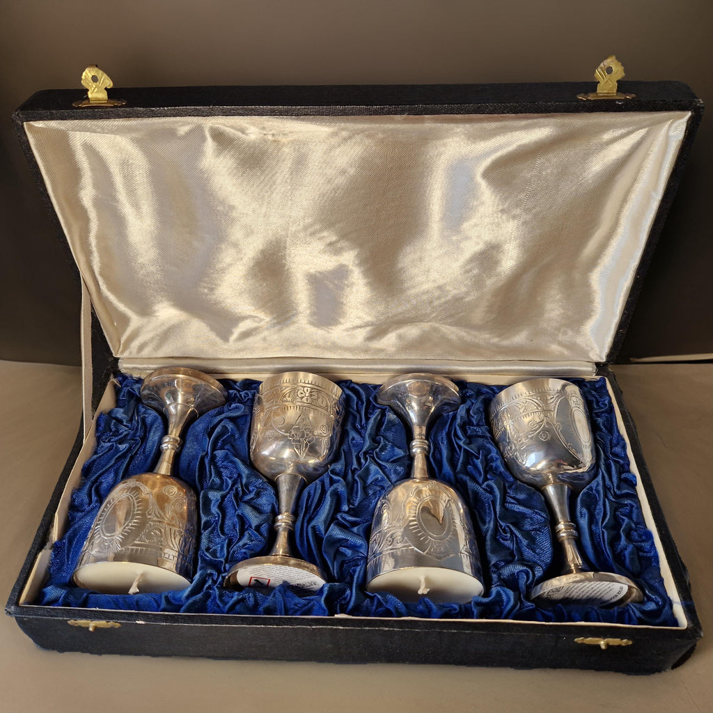 Bestsellers Collection in Silver Goblets-0